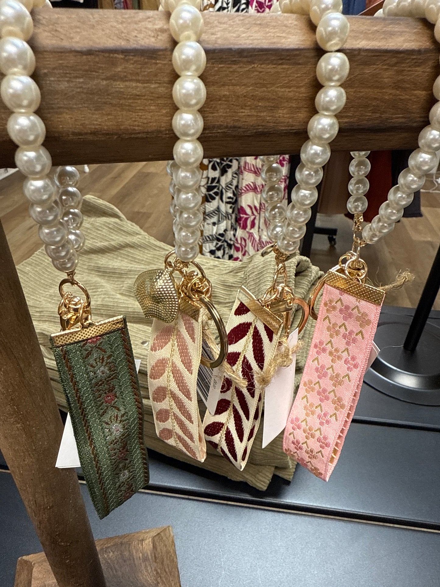 FABRIC PEARL KEYCHAIN