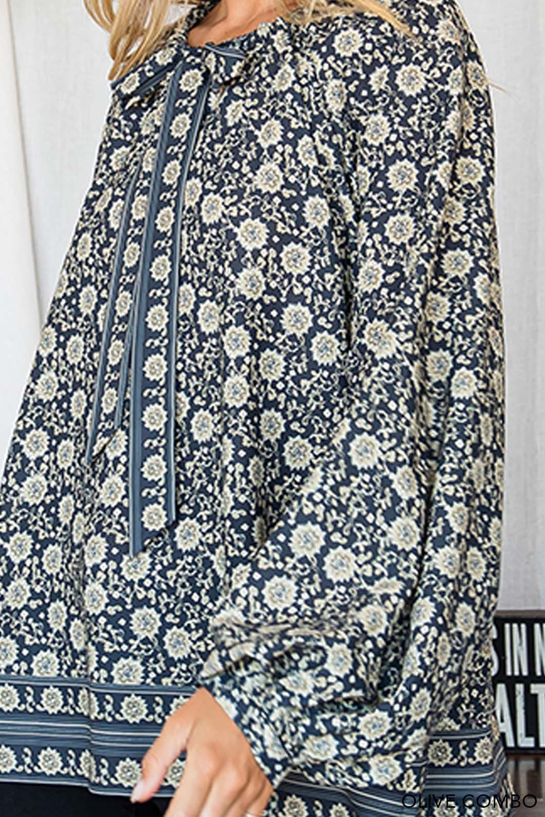 BORDER PRINT NECK TIE TOP