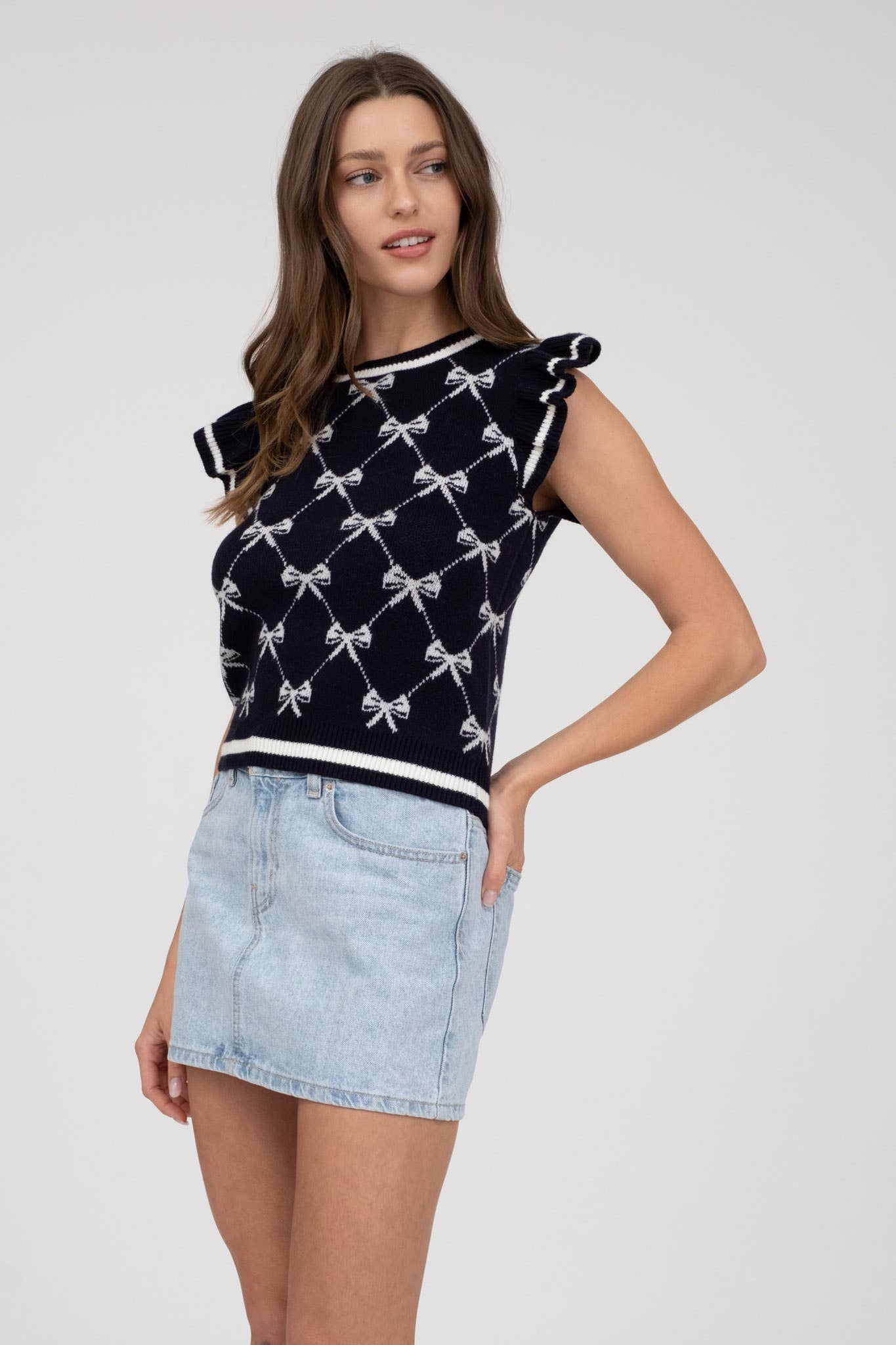 BOW PATTERN RUFFLE SLEEVE SWEATER KNIT TOP: IVORY