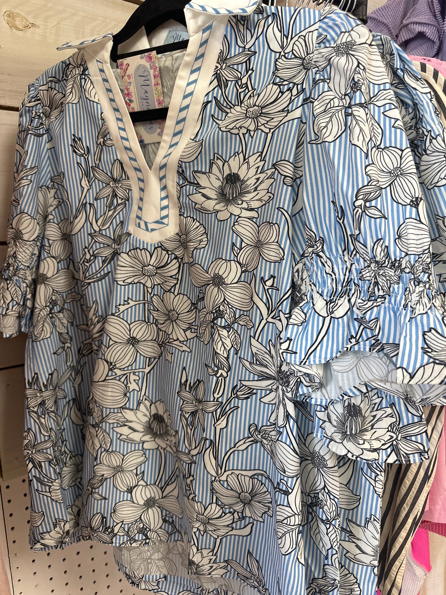 SIMPLY DAISY TOP