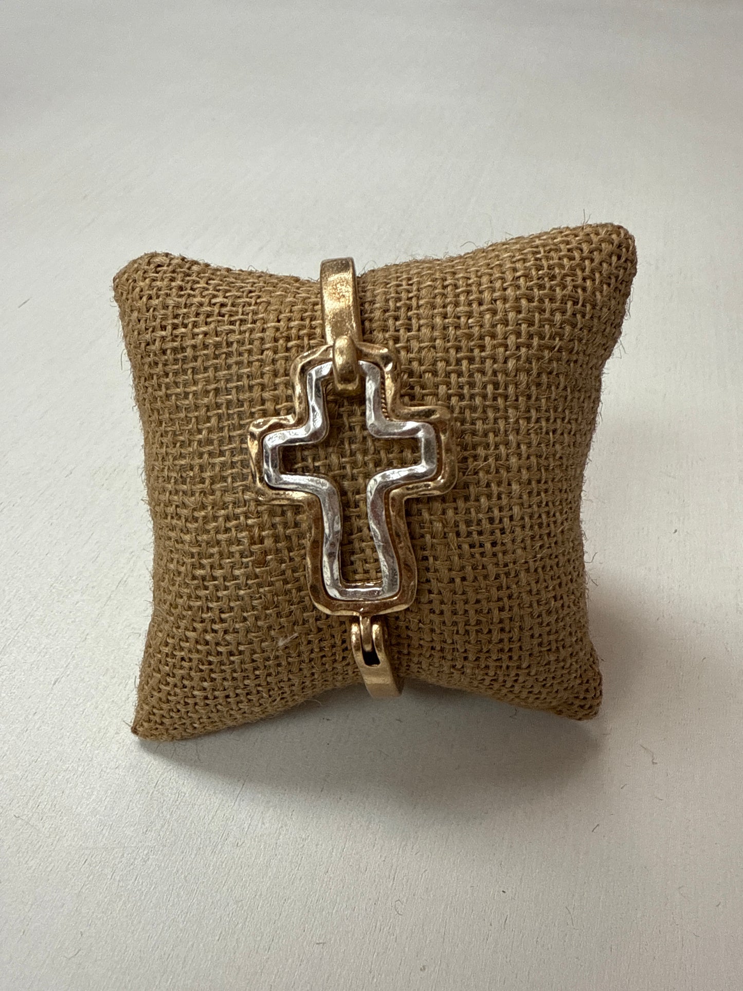 CROSS METAL CLASP BRACELET