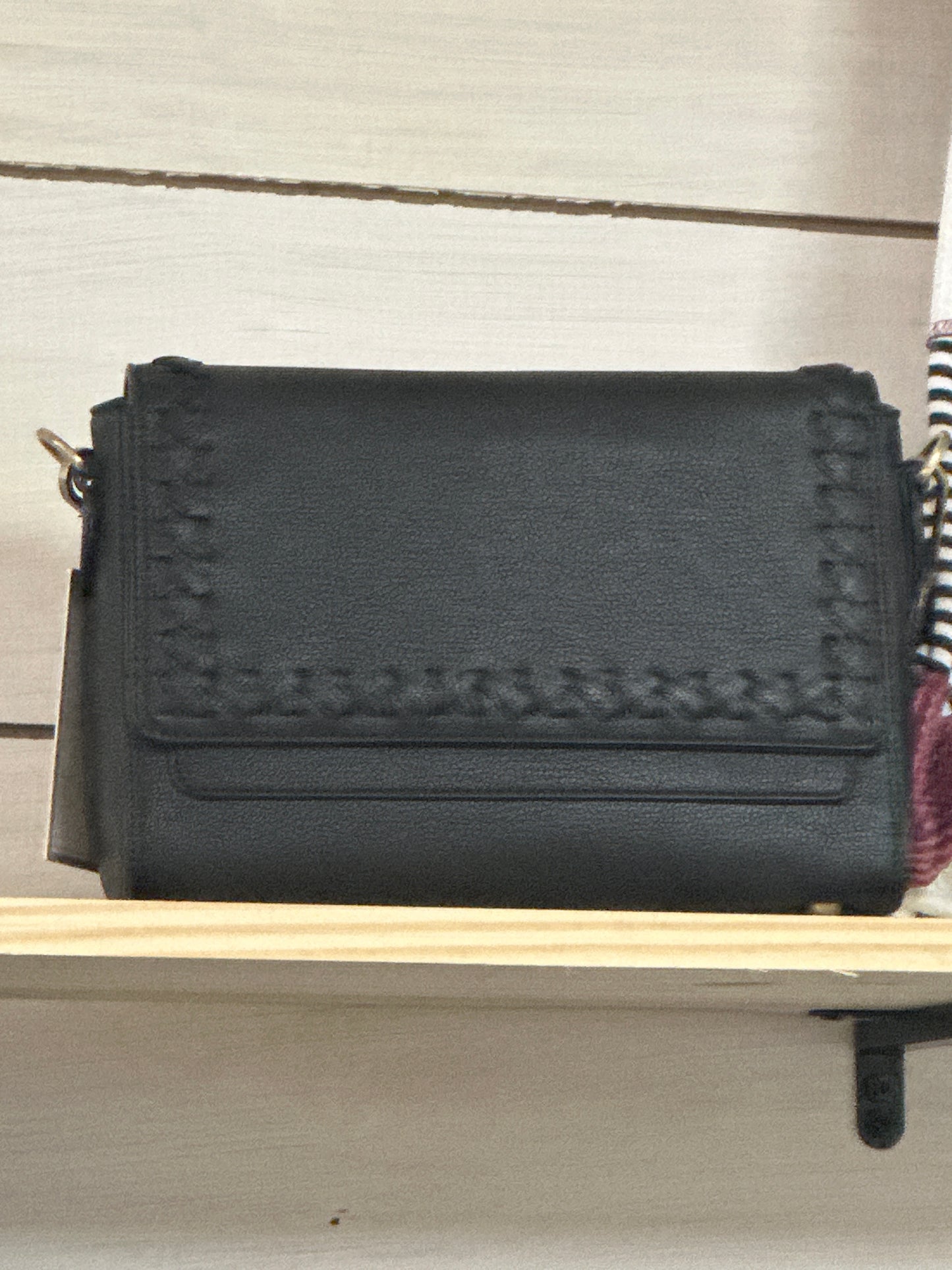 BLACK MAGNETIC CLASP PURSE