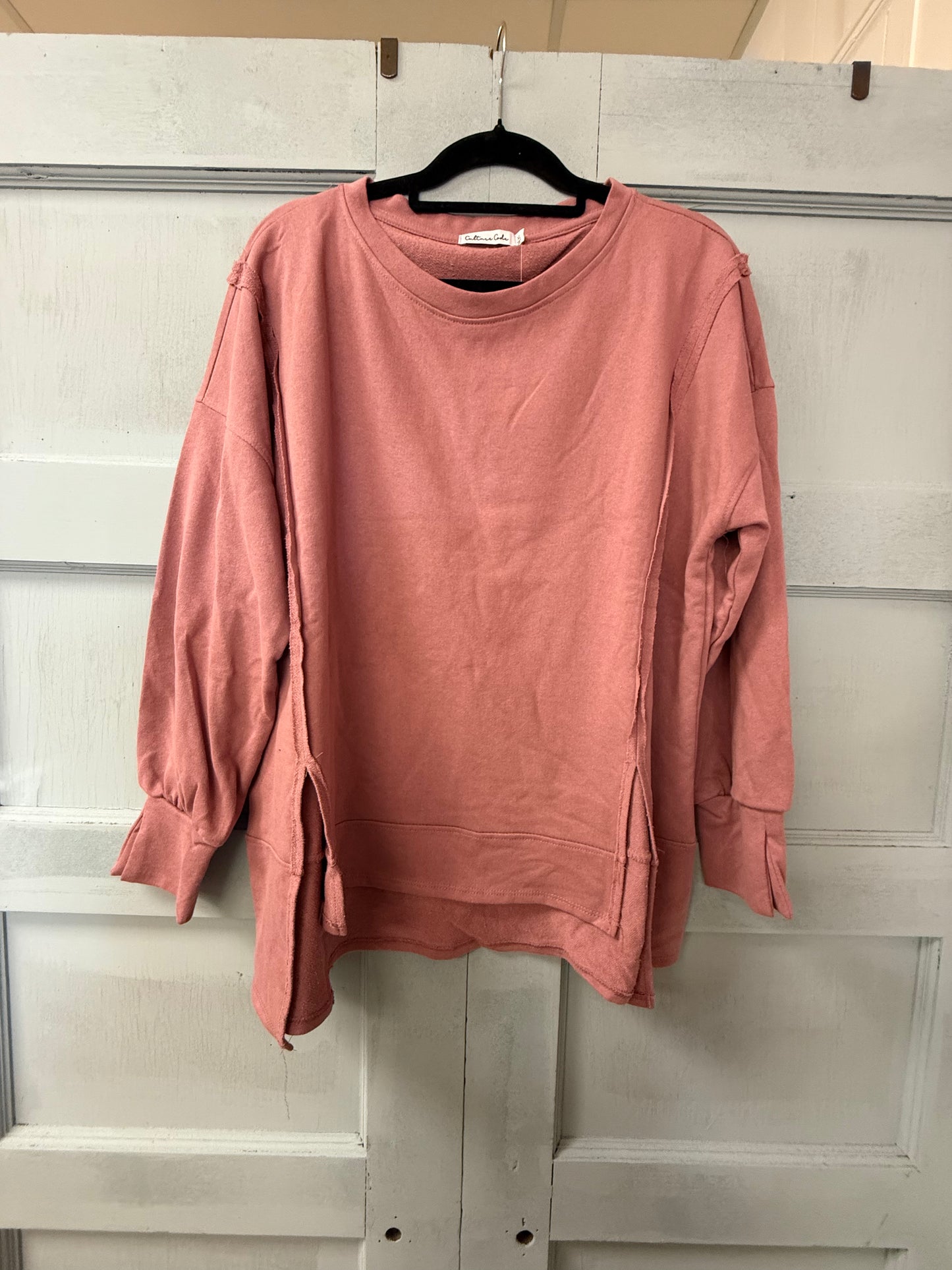 ROUND NECK OVERSIZED SEAM TOP