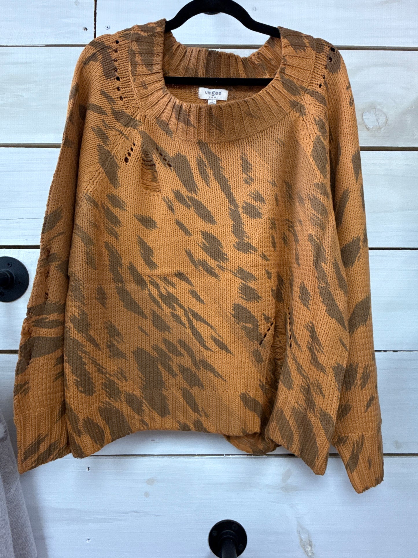 UMGEE RIPPED ANIMAL SWEATER