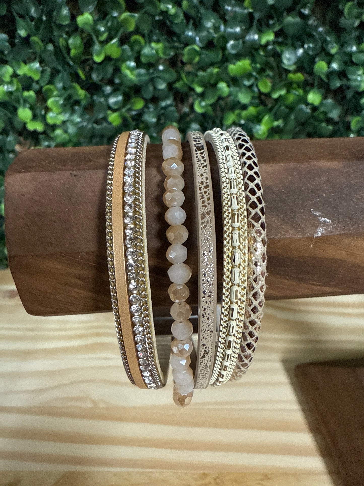 MAGNETIC CLASP BEAD BRACELET