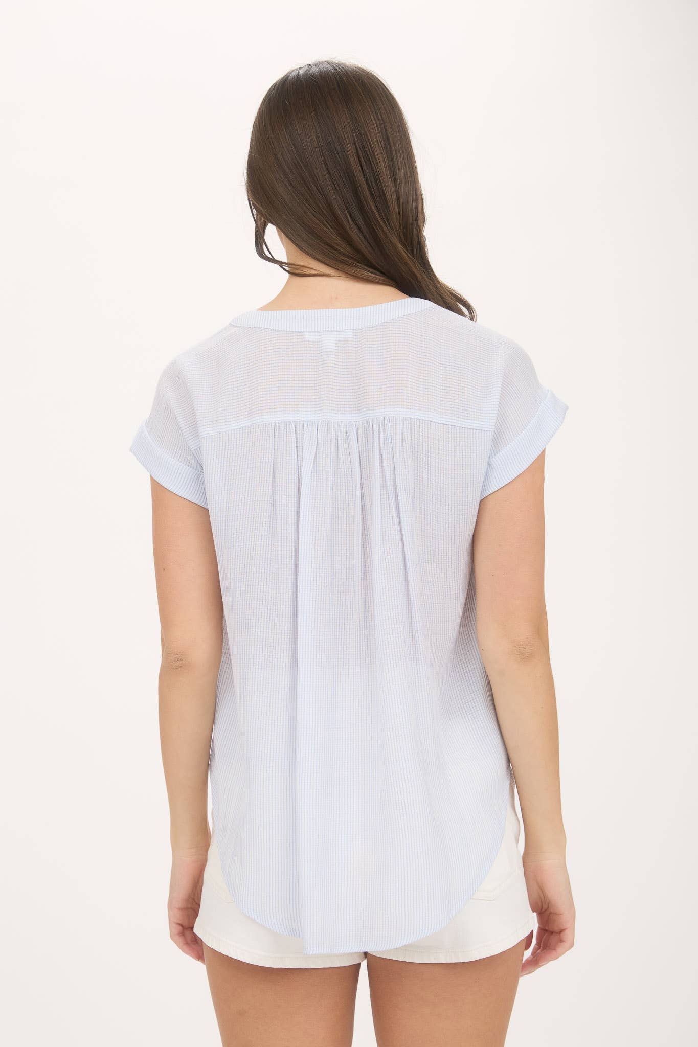 PINSTRIPE SHORT CUFF SLEEVE BUTTON DOWN SHIRT: CHAMPAGNE