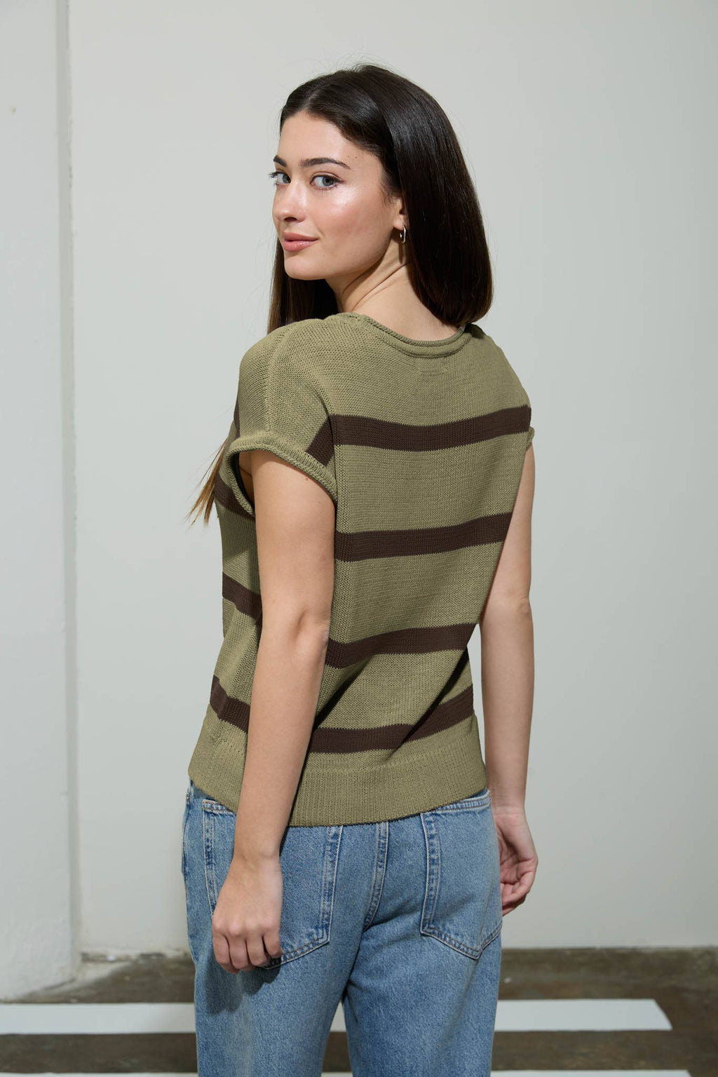 STRIPE FRONT SEAM SHORT SLEEVE SWEATER KNIT TOP