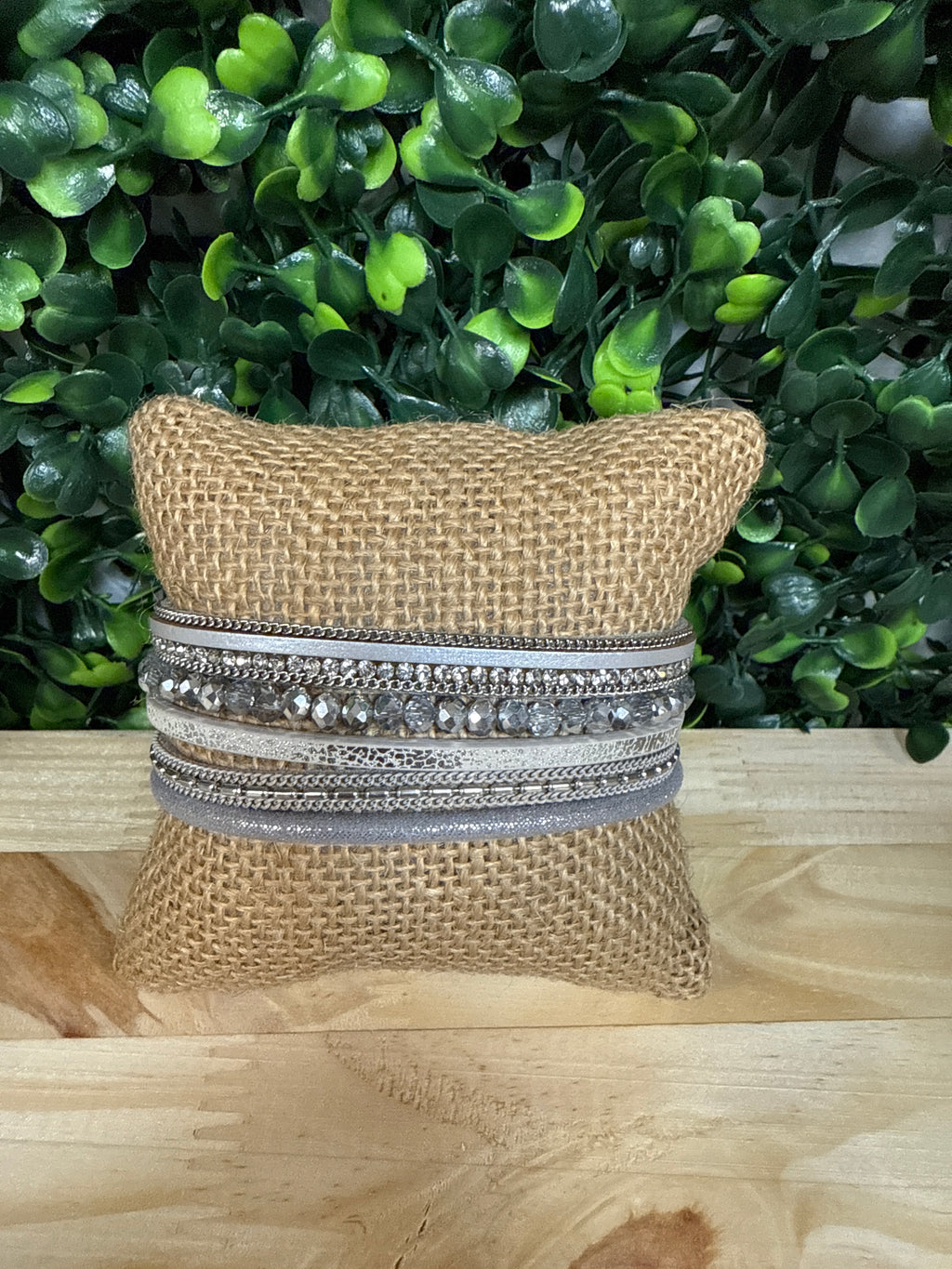 MAGNETIC CLASP BEAD BRACELET