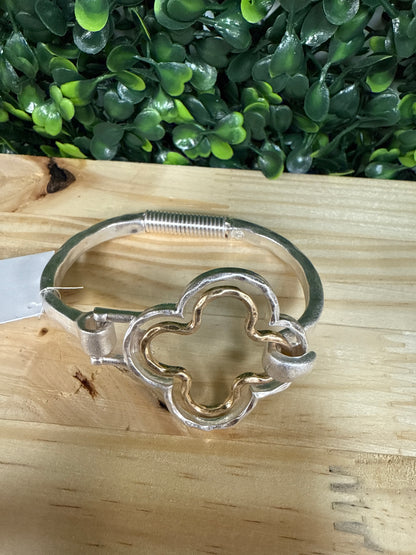 CLOVER CLASP BRACELET