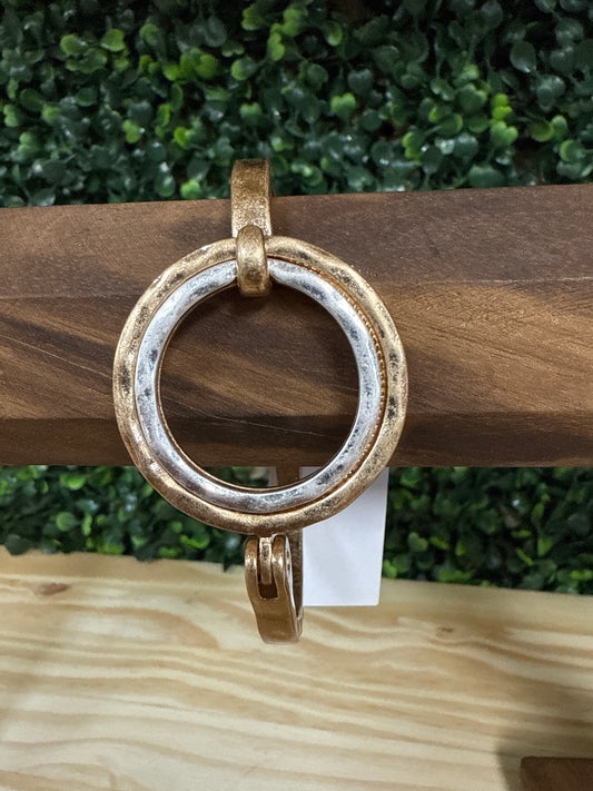 CIRCLE METAL CLASP BRACELET