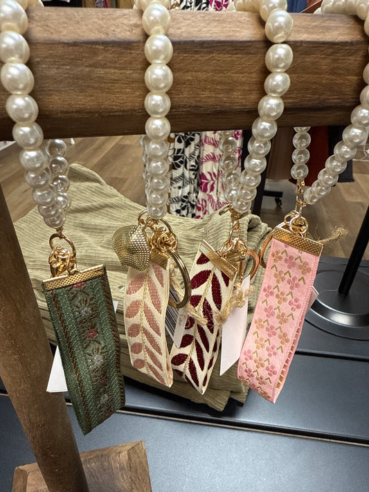 FABRIC PEARL KEYCHAIN