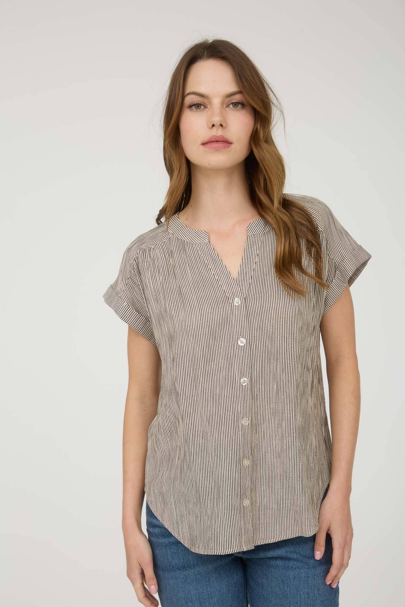 PINSTRIPE SHORT CUFF SLEEVE BUTTON DOWN SHIRT: CHAMPAGNE