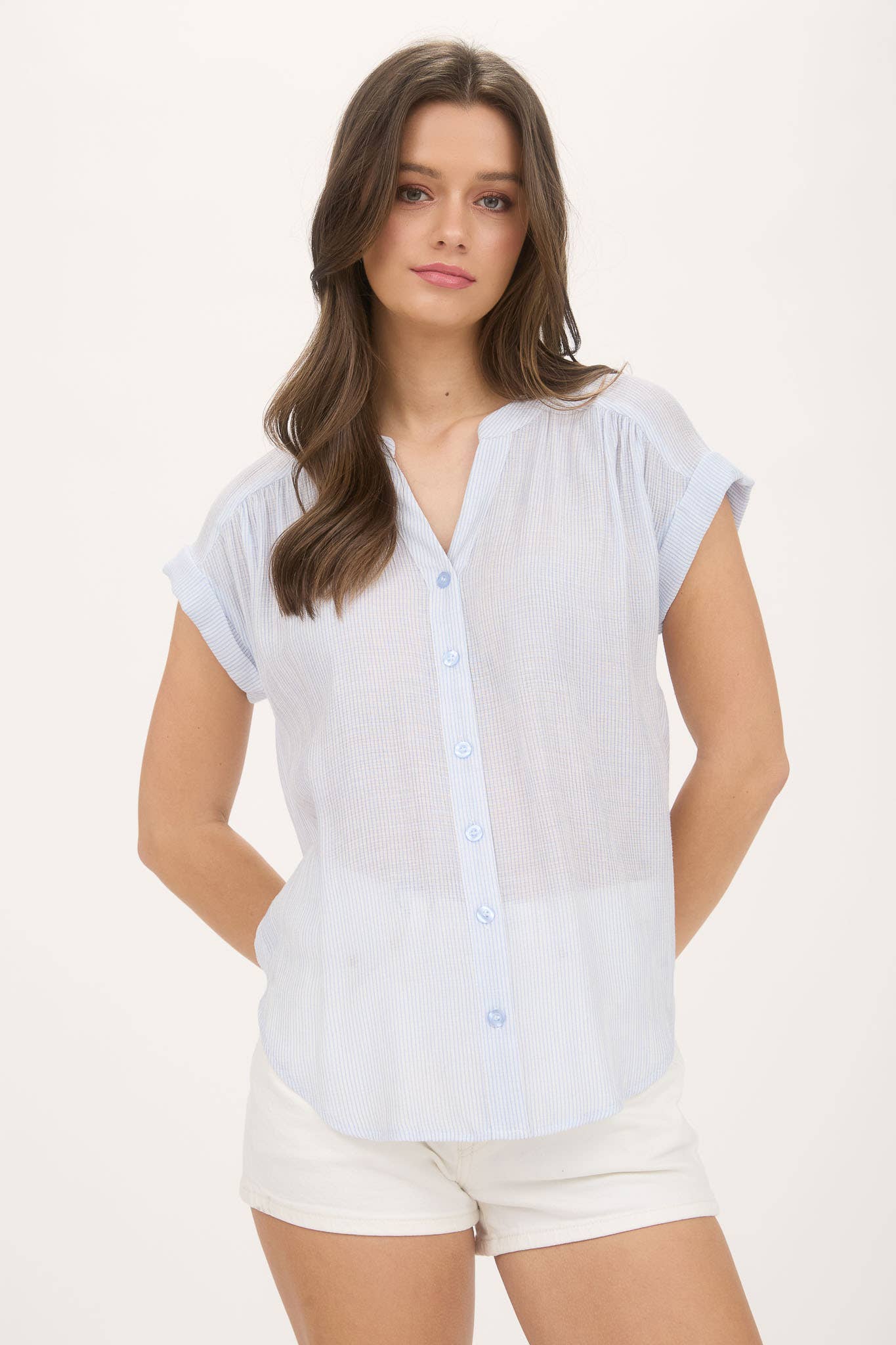 PINSTRIPE SHORT CUFF SLEEVE BUTTON DOWN SHIRT: CHAMPAGNE