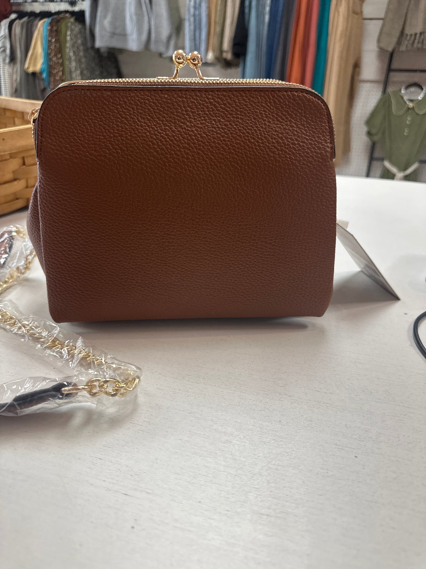 GOLD CHAIN CROSSBODY
