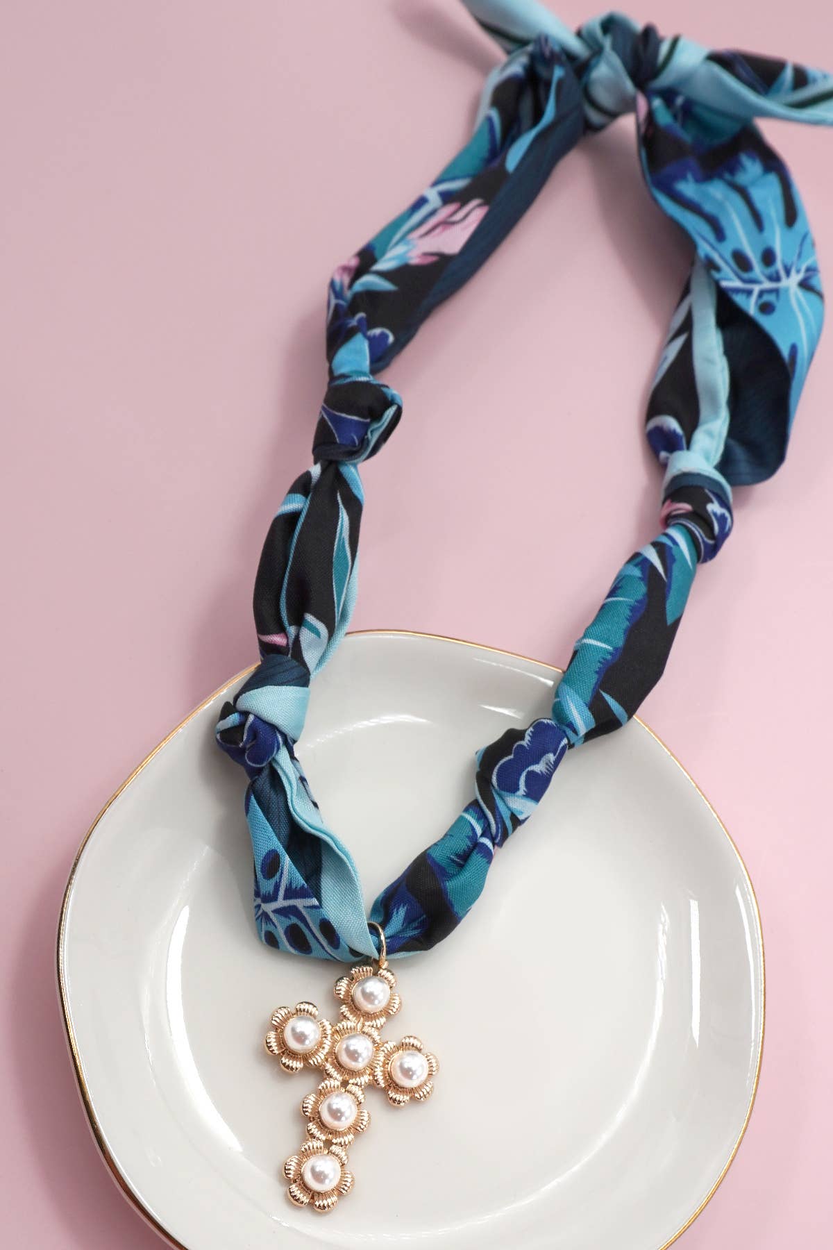 HANDMADE SCARF CHARM NECKLACE | 80N91790
