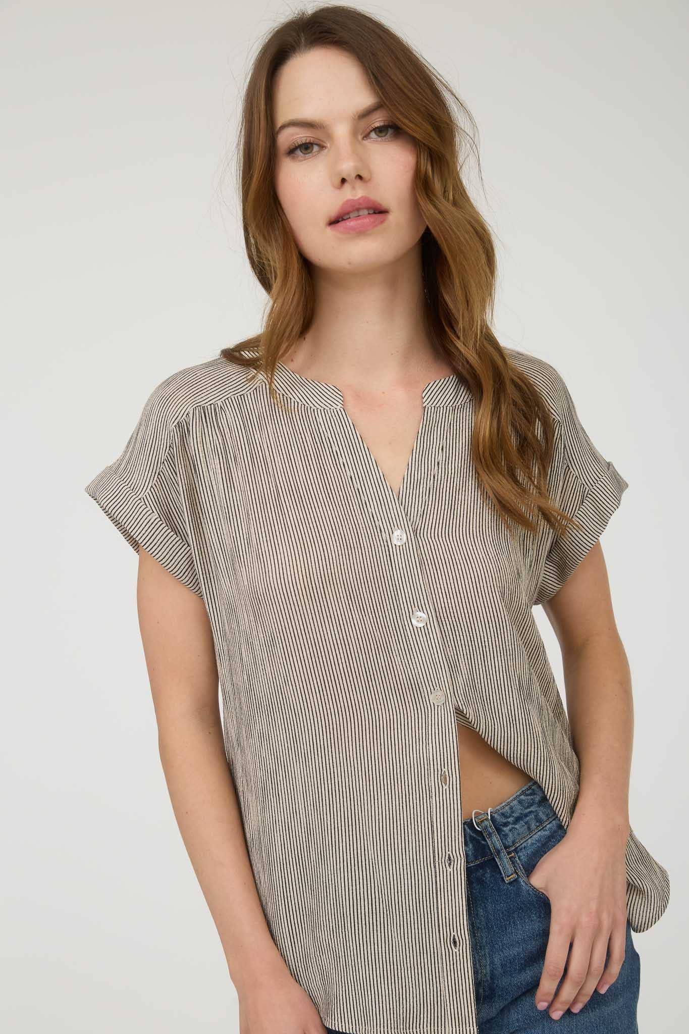 PINSTRIPE SHORT CUFF SLEEVE BUTTON DOWN SHIRT: CHAMPAGNE