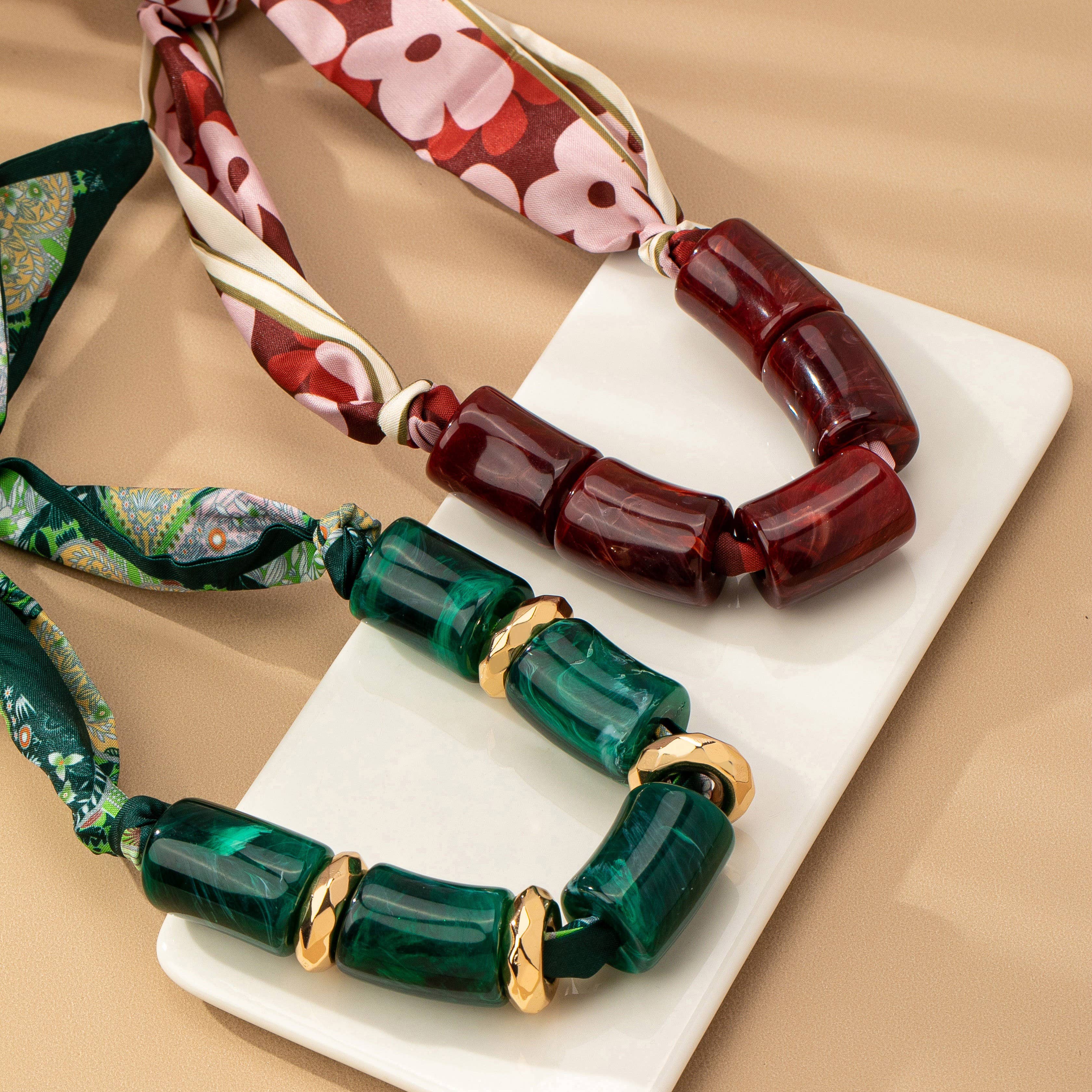 HANDMADE SCARF NECKLACE-CHUNKY MARBLE RESIN | 80N92488