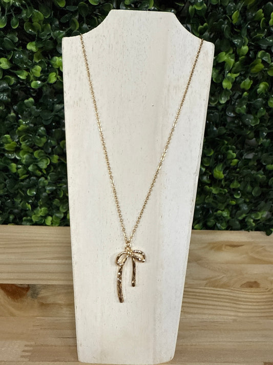 HAMMERED BOW NECKLACE