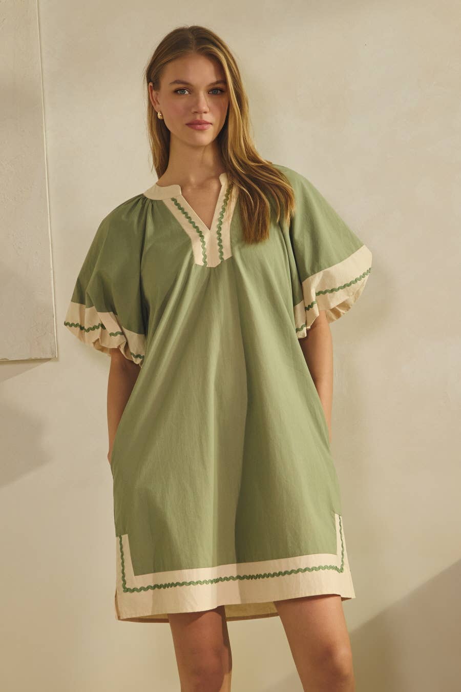 Contrast-trim Shift Dress