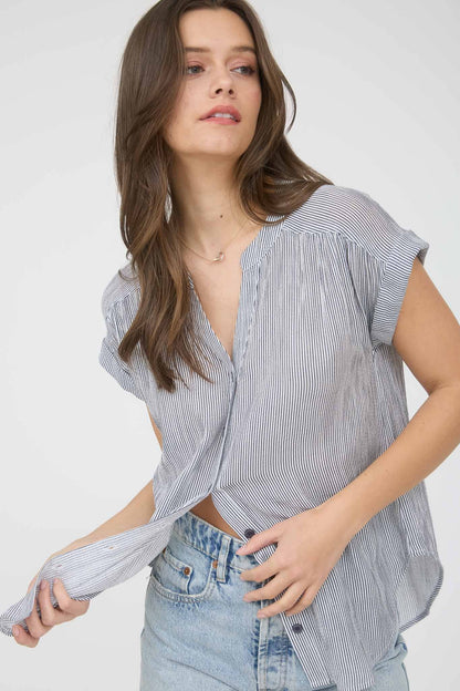 PINSTRIPE SHORT CUFF SLEEVE BUTTON DOWN SHIRT: CHAMPAGNE
