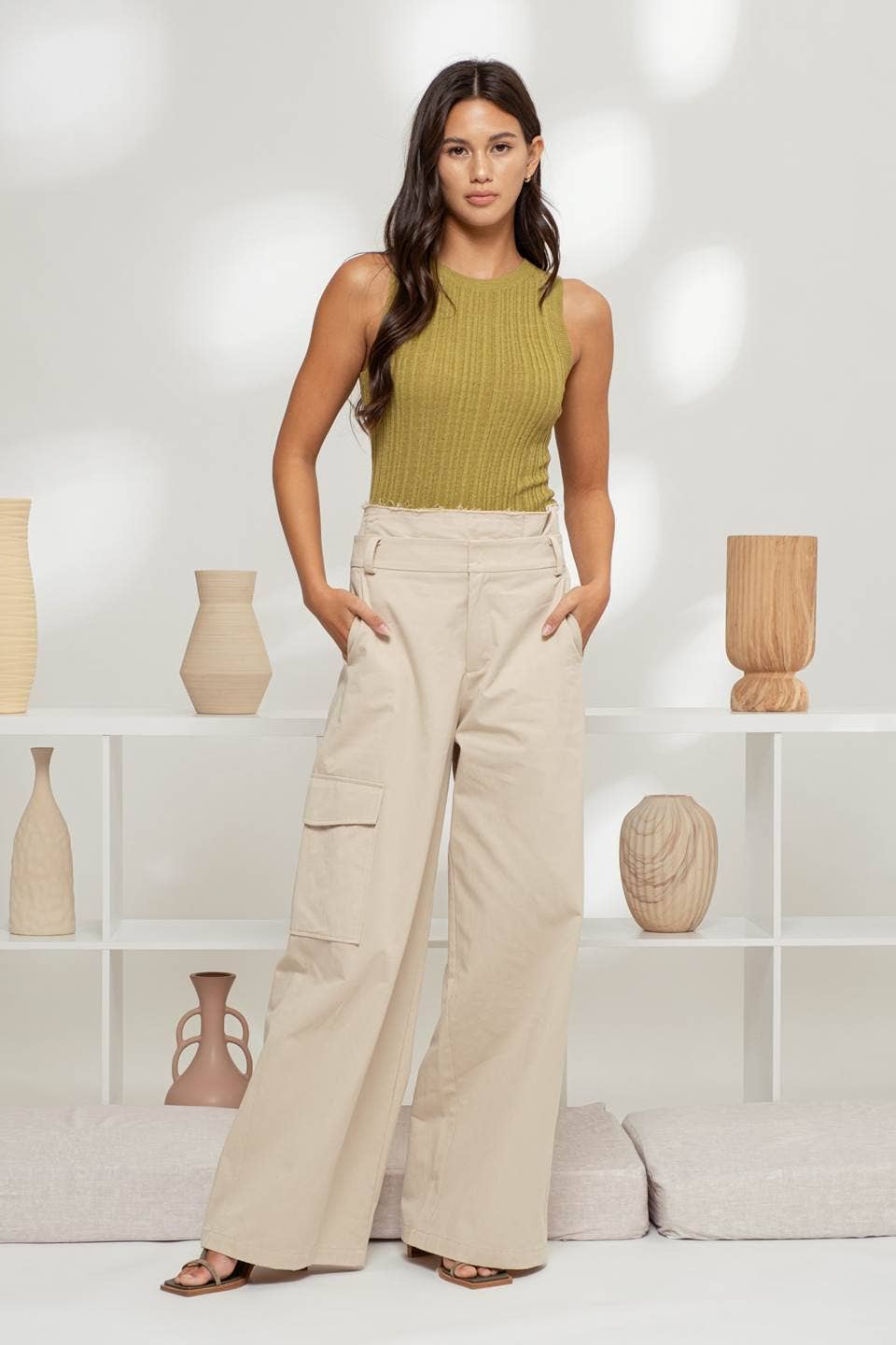 SLEEVELESS ROUND NECK SWEATER KNIT TOP