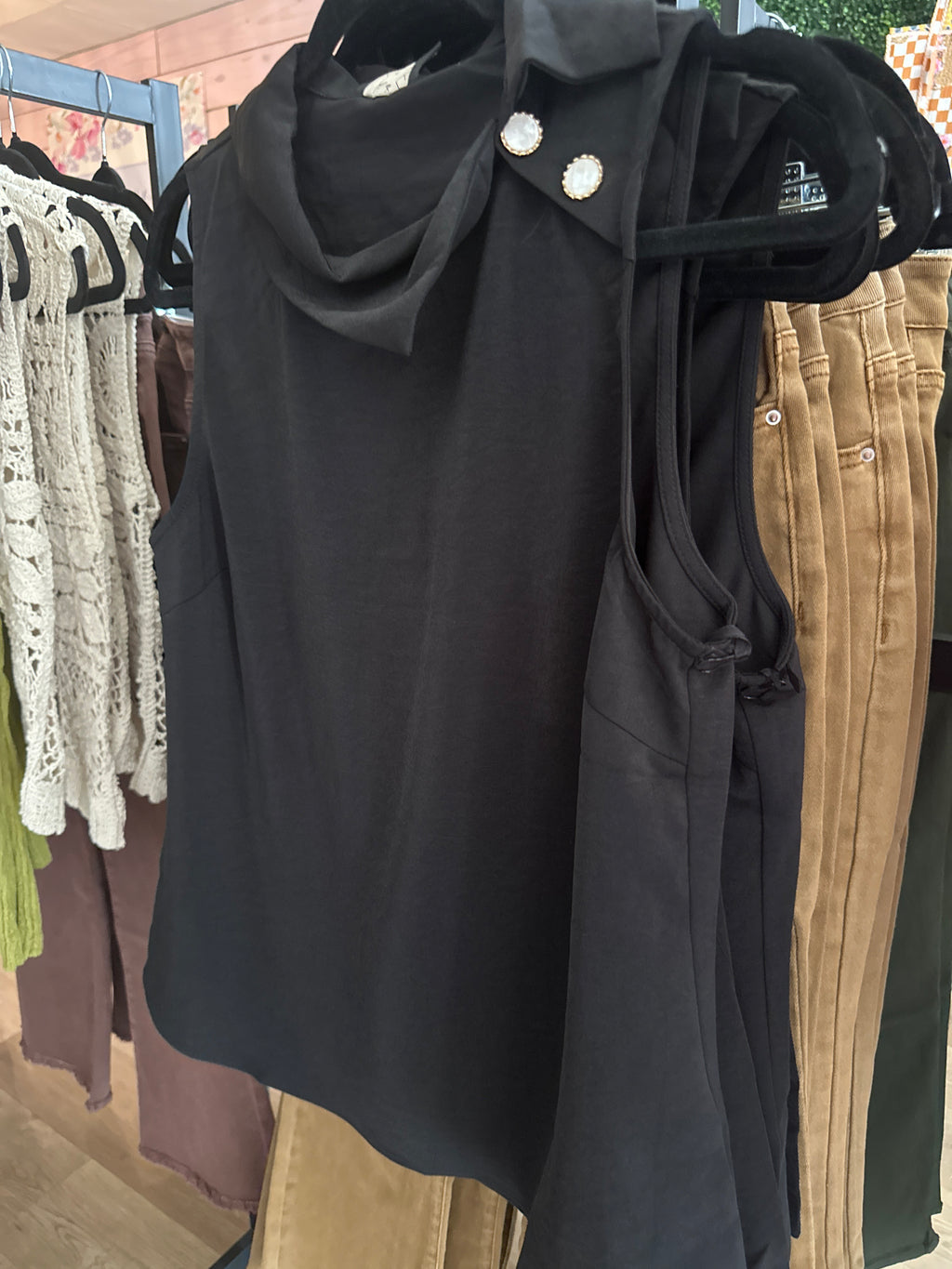 BUTTON DETAIL TOP