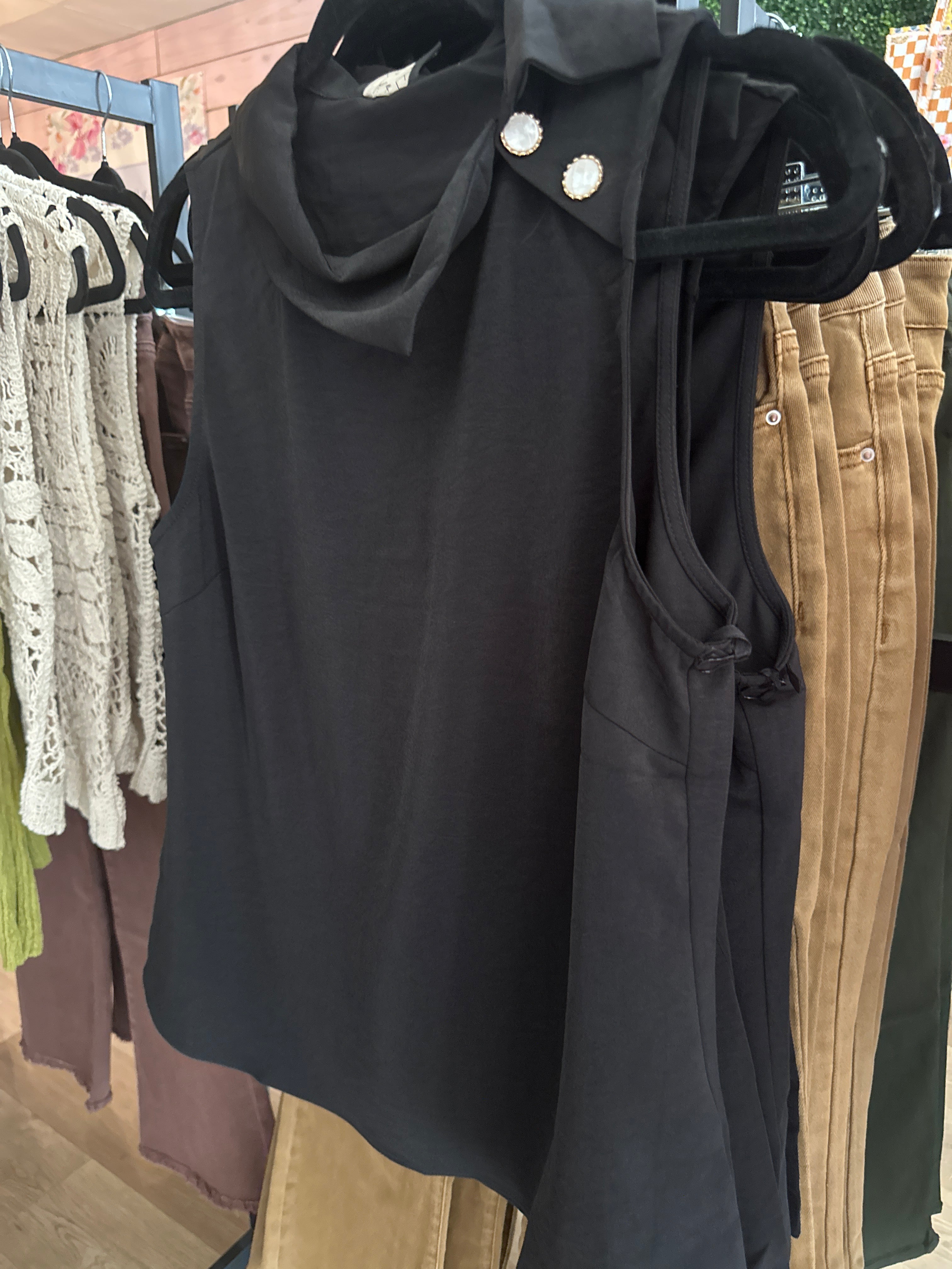 BUTTON DETAIL TOP