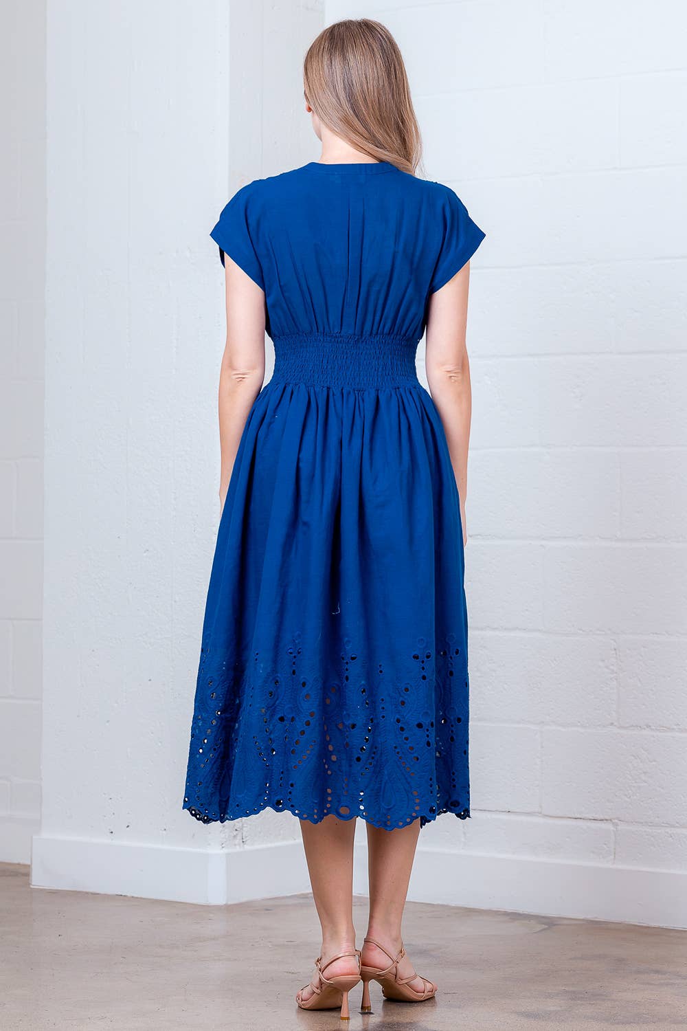 ZD49036T-ROLL-UP SLV V-NECK SMOCKING AT WAIST LONG DRESS