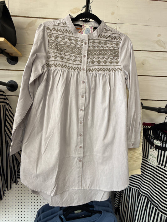 PINSTRIPE EMBROIDERY TOP