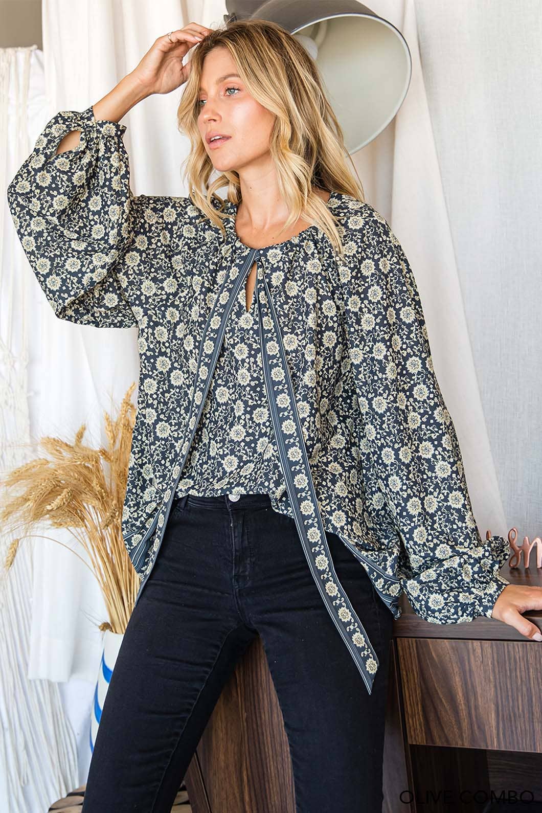 BORDER PRINT NECK TIE TOP