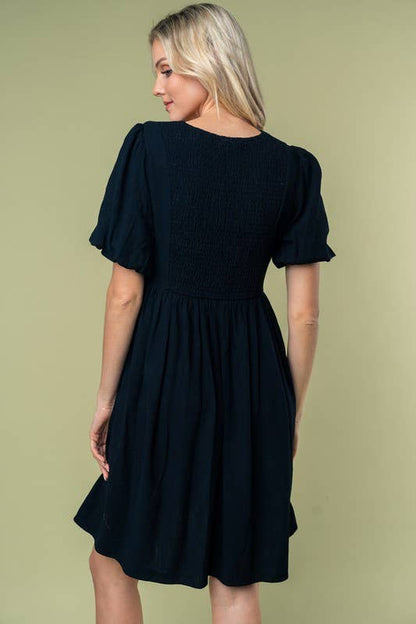 D90627 Short Sleeve Solid Woven Dress