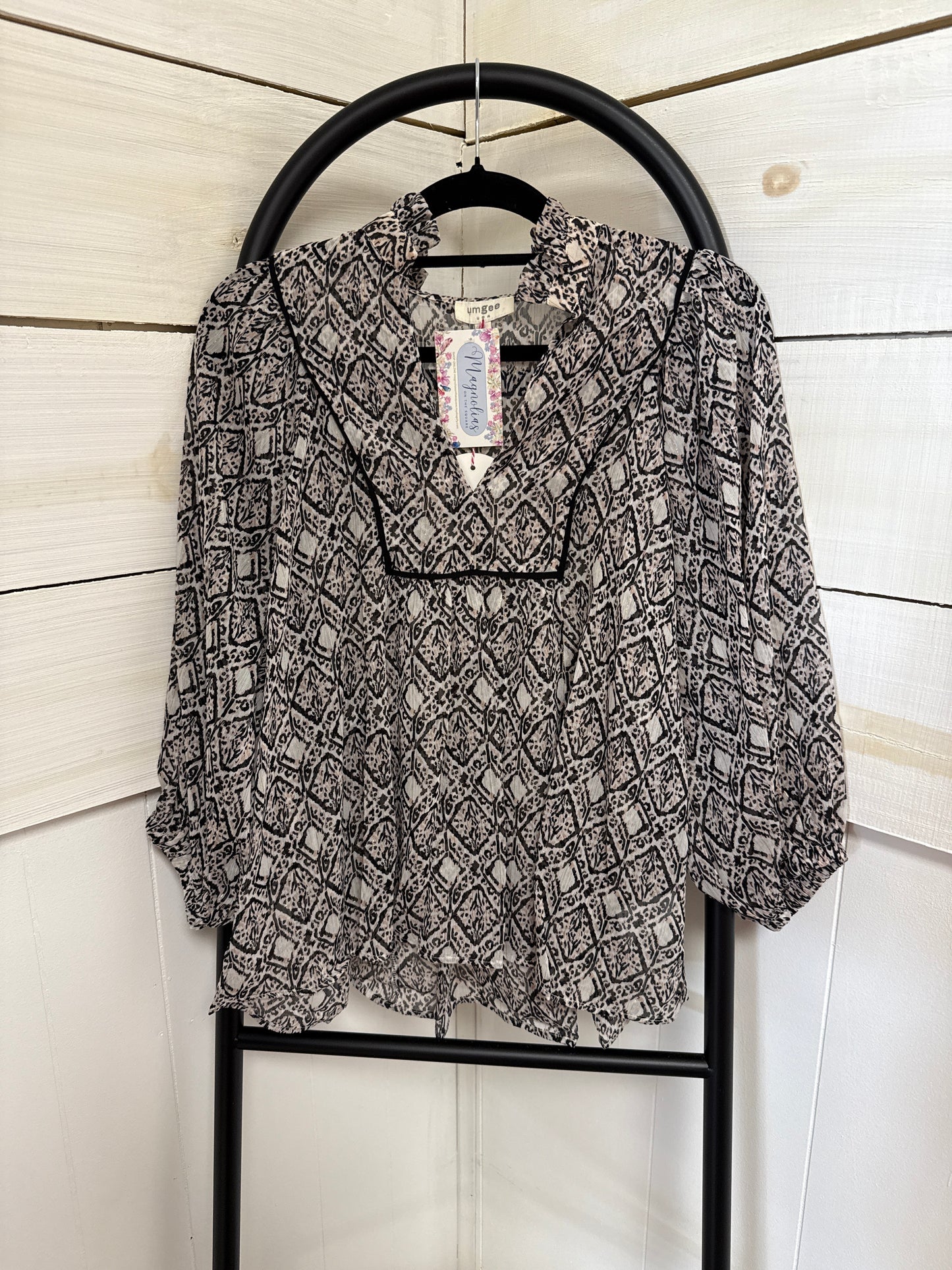 SHEER MADELLION TOP