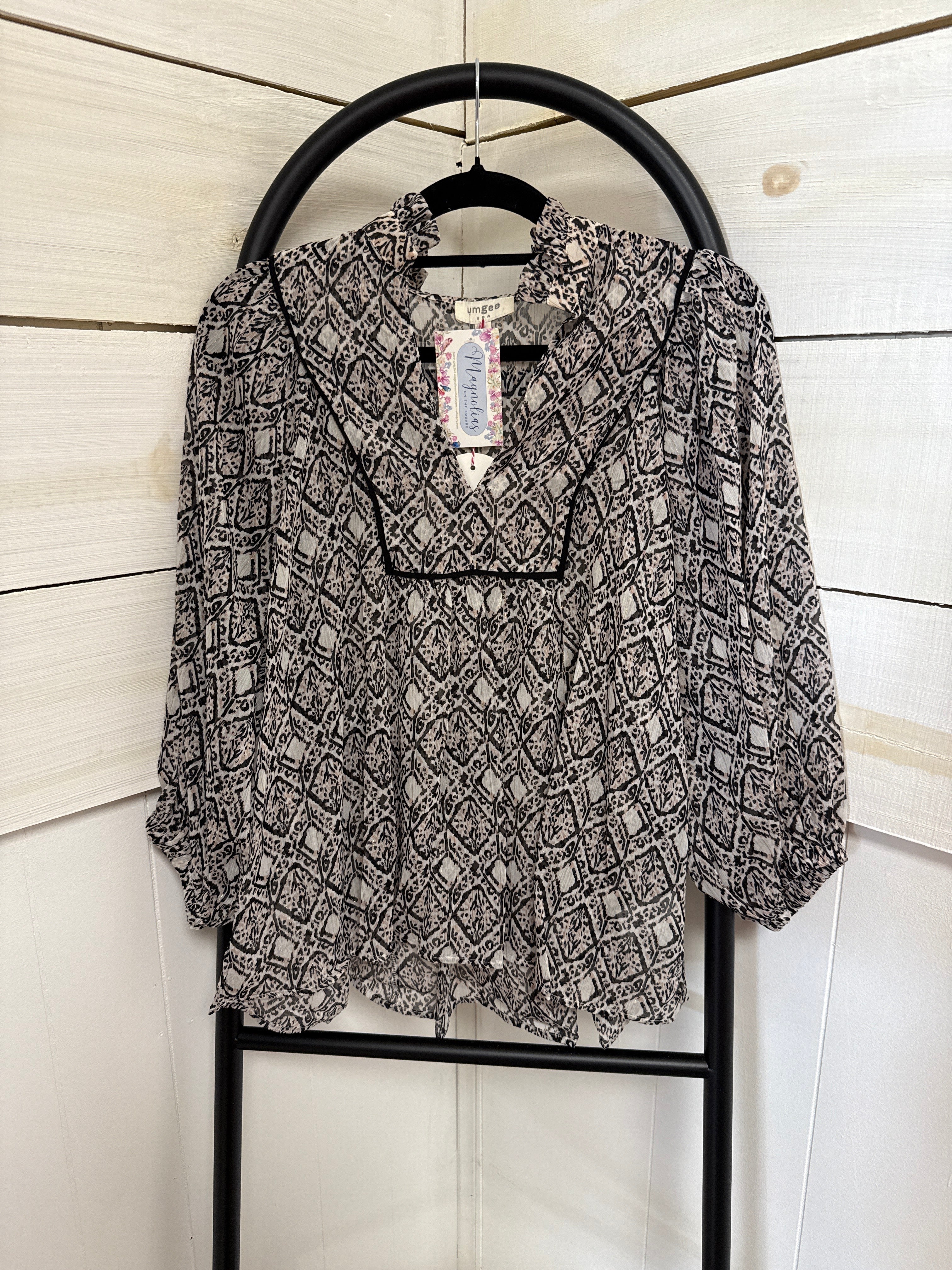 SHEER MADELLION TOP