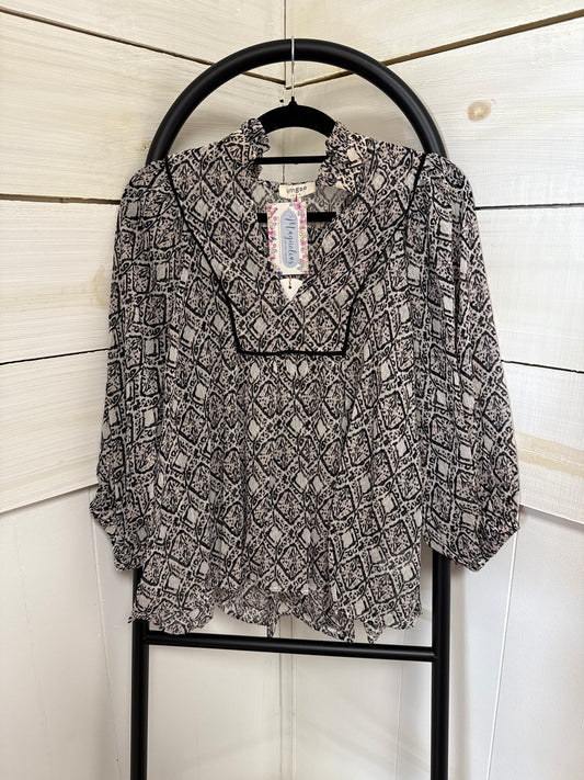SHEER MADELLION TOP