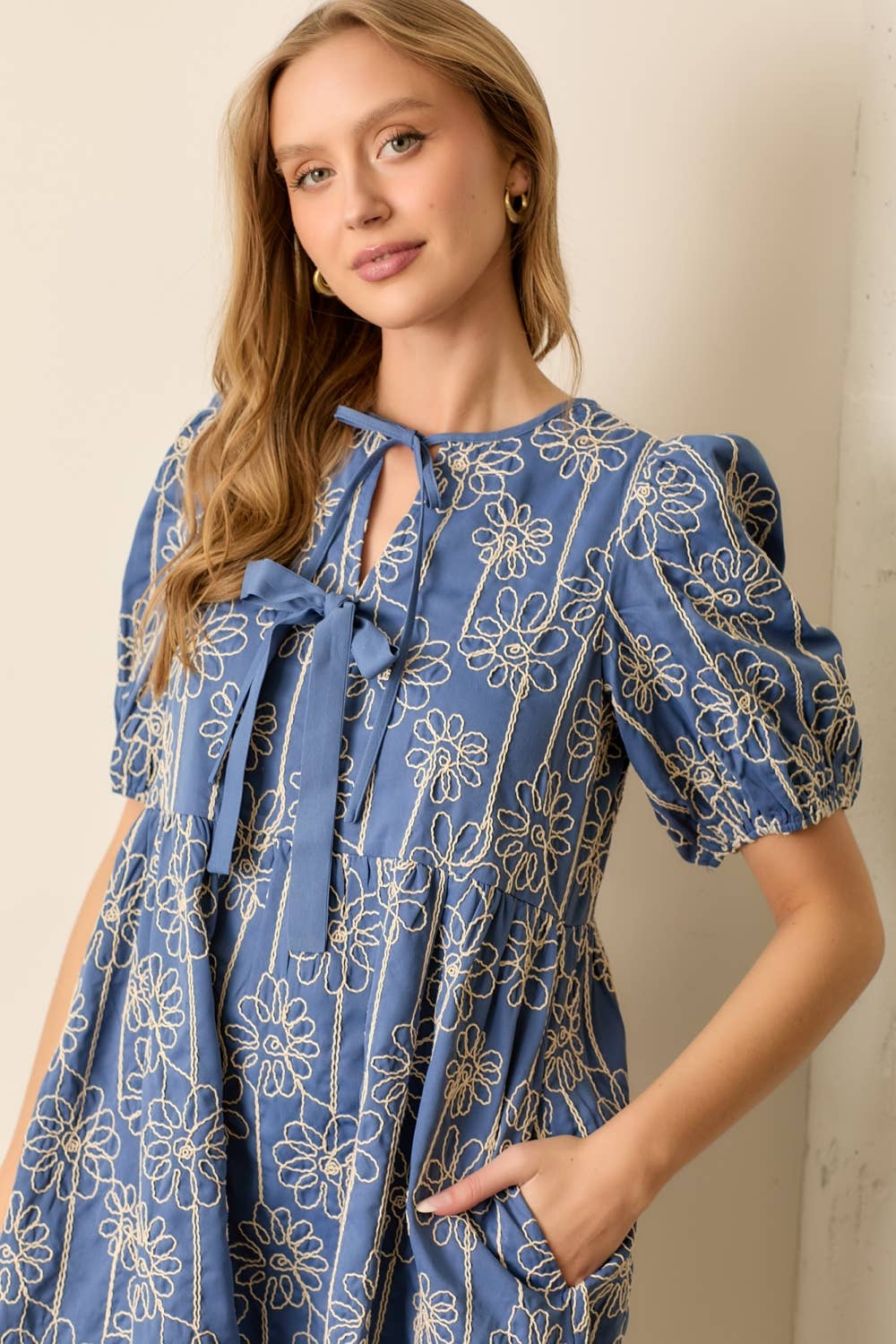 (PLUS) TEXTURED FLORAL PRINT BUBBLE SLEEVE MINI DRESS
