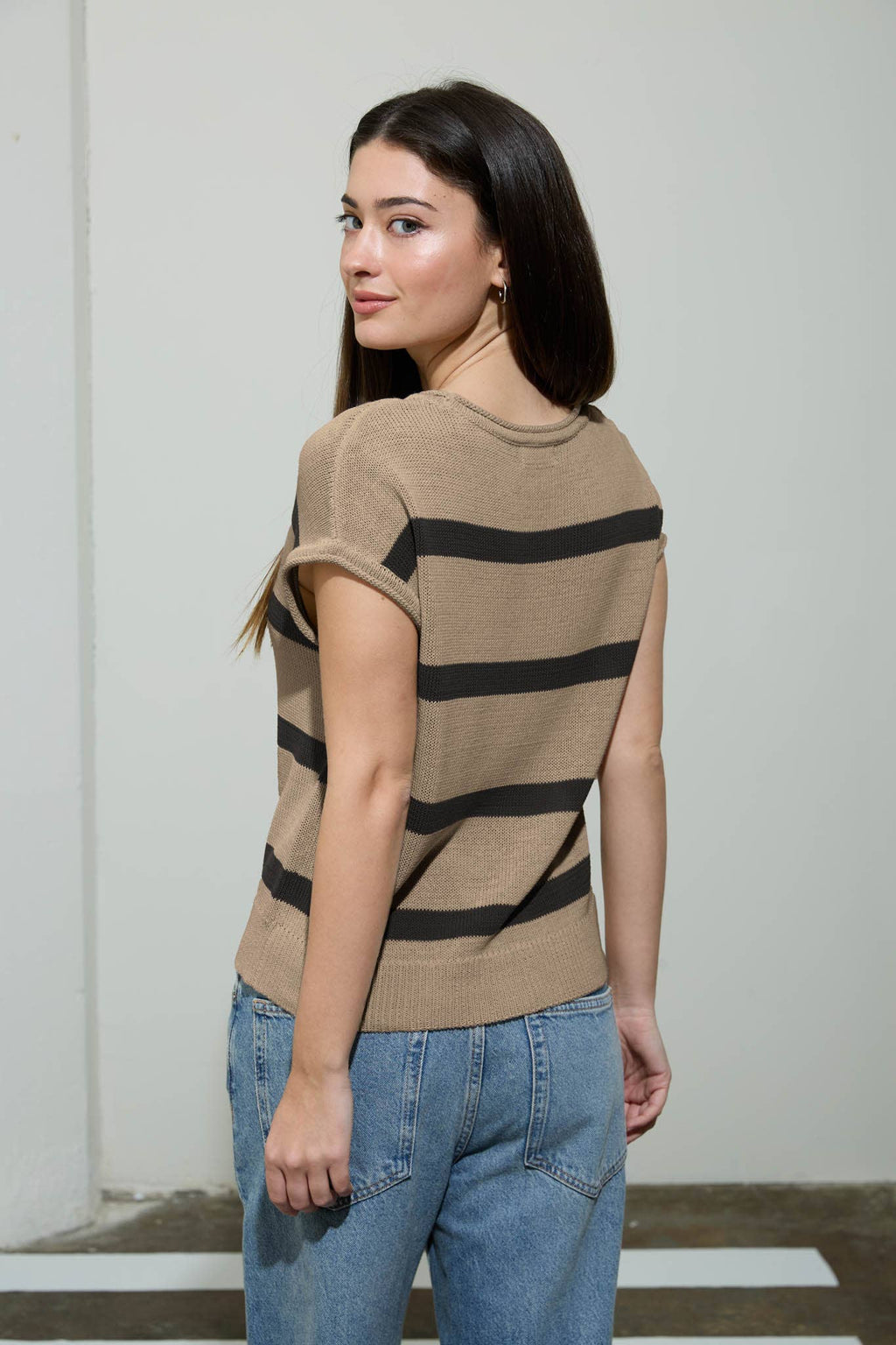 STRIPE FRONT SEAM SHORT SLEEVE SWEATER KNIT TOP