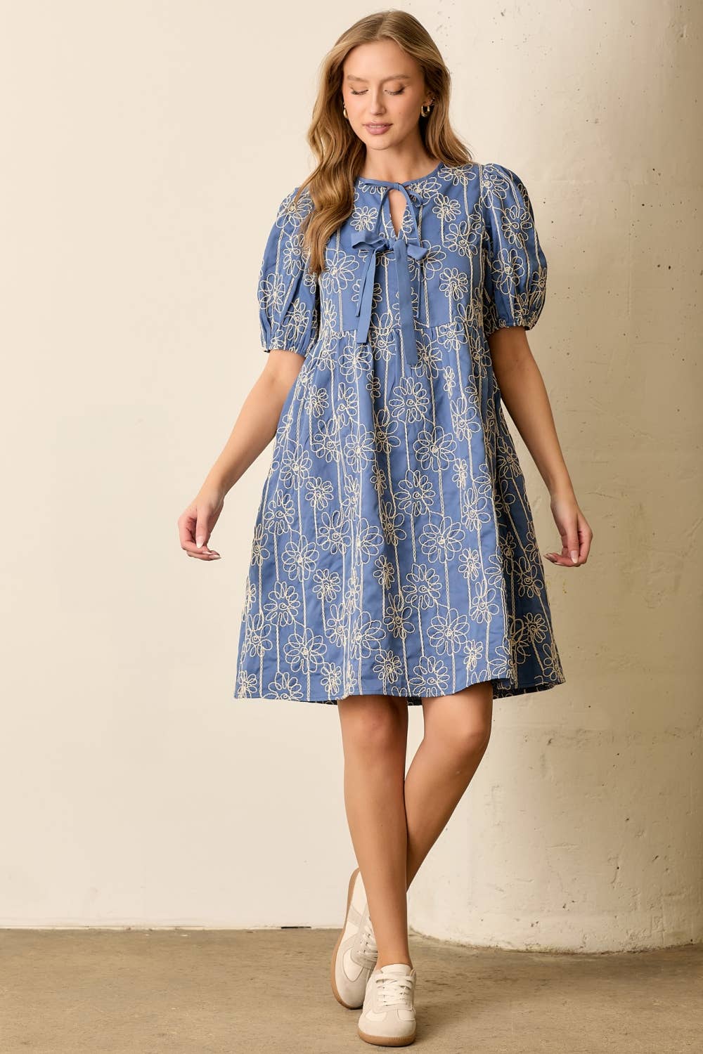 (PLUS) TEXTURED FLORAL PRINT BUBBLE SLEEVE MINI DRESS