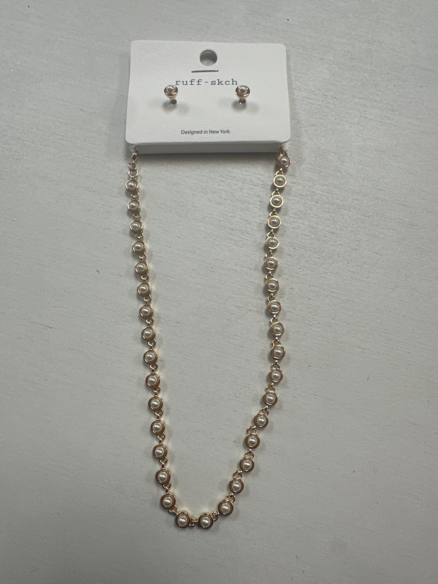 SHOCKING PEARL NECKLACE SET