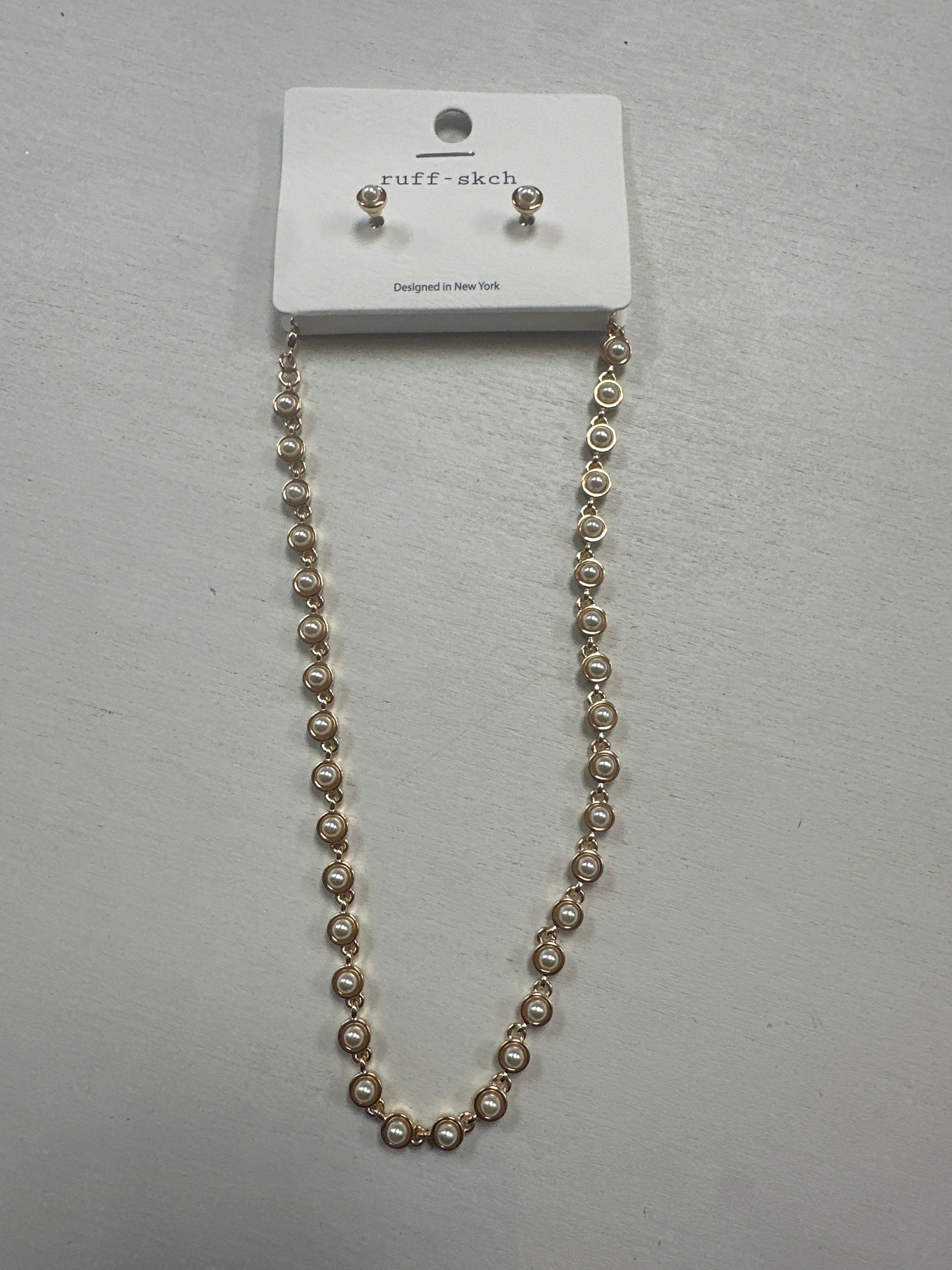 SHOCKING PEARL NECKLACE SET