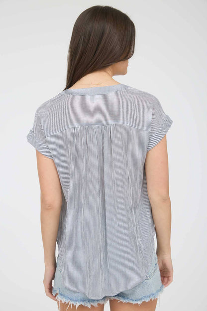 PINSTRIPE SHORT CUFF SLEEVE BUTTON DOWN SHIRT: CHAMPAGNE
