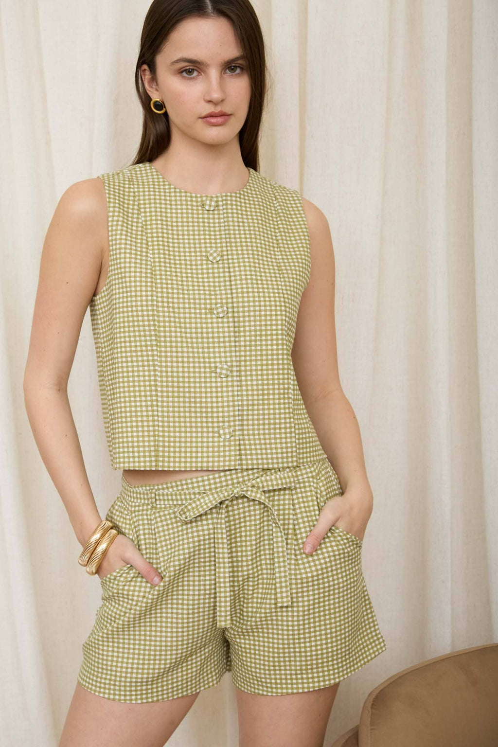 PLAID BUTTON DOWN ROUND NECK SLEEVELESS TOP