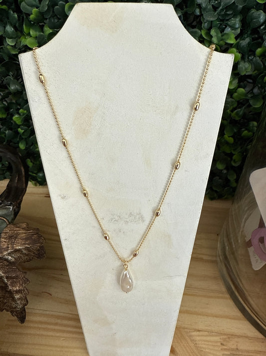 ACRYLIC PEARL PENDANT NECKLACE