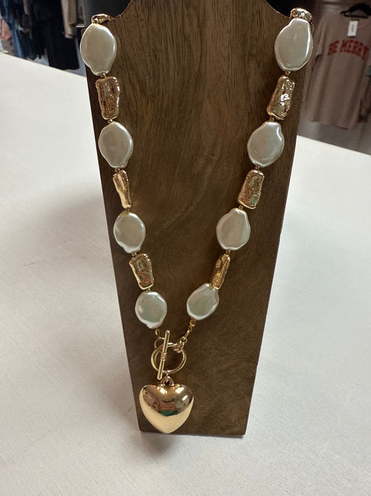 GOLDEN HEART PEARL NECKLACE