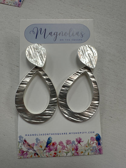 HAMMERED TEARDROP EARRINGS