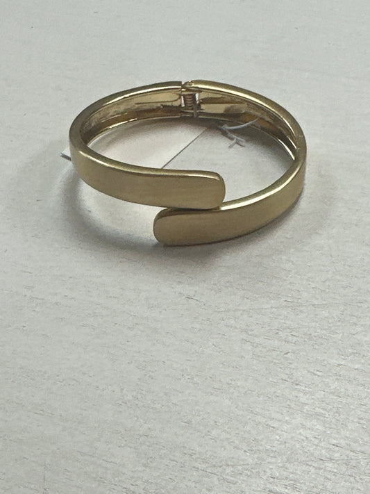 MATTE GOLD BRACELET