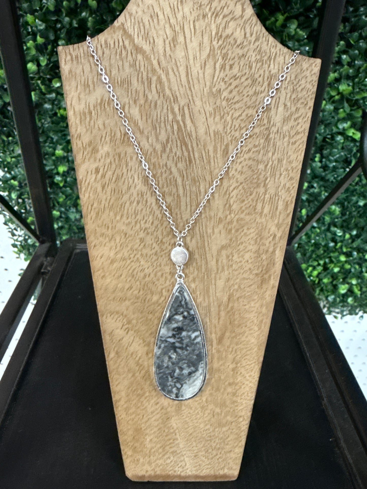 BEADED MARBLE NECKLACE