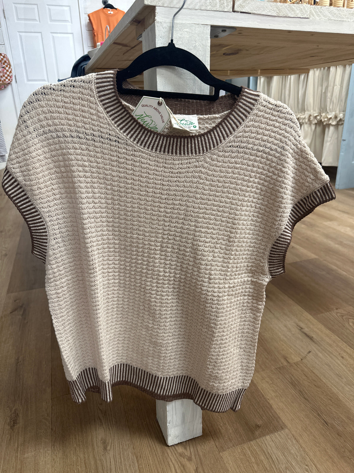 TEXTURED KNIT SHORT SLEEVE SWEATER