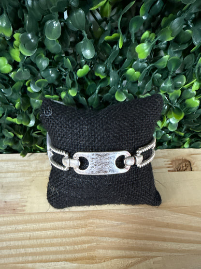 LINKED UP BRACELET
