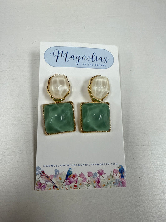FLAUNT IT EARRING