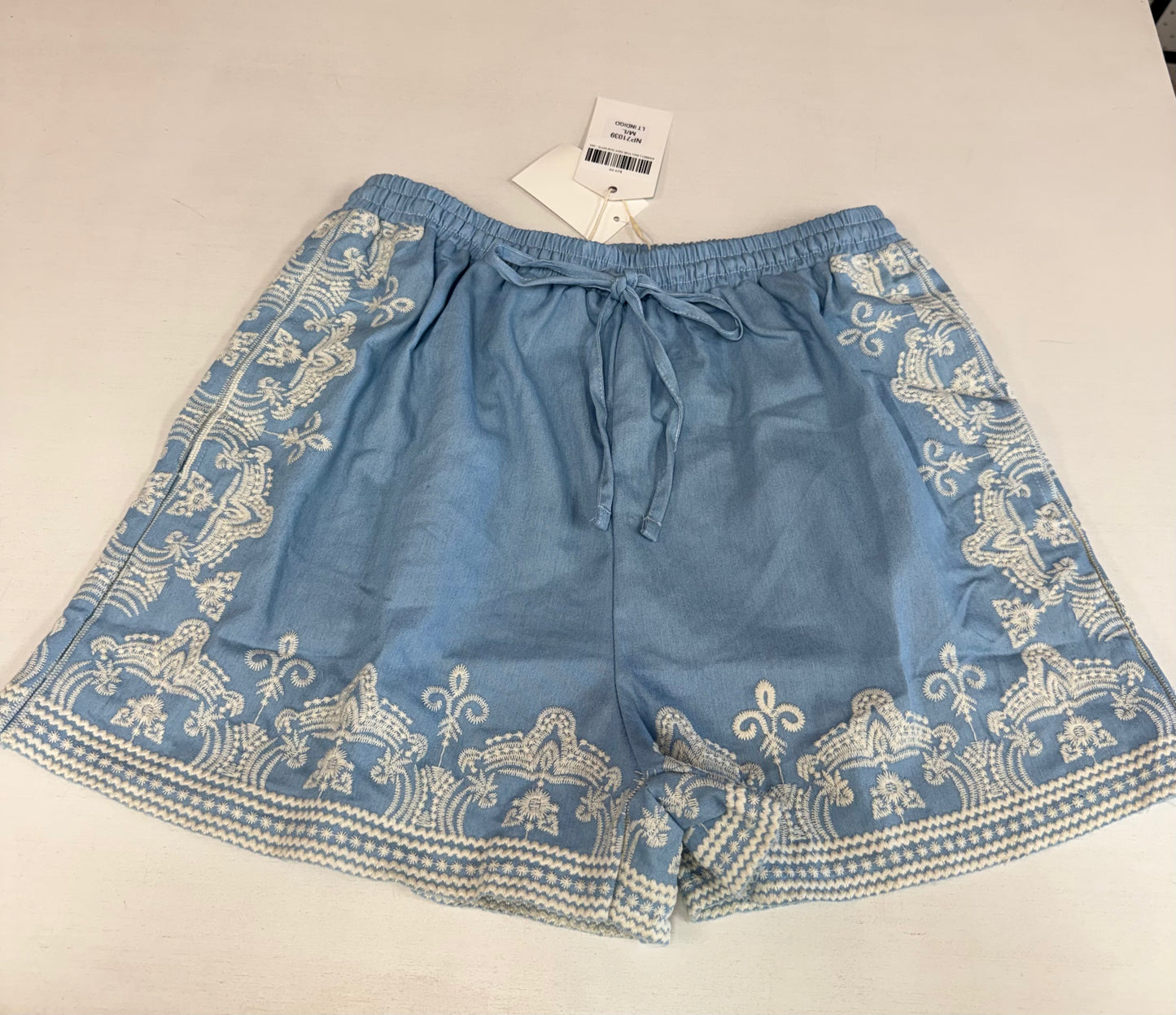 EMBELLISH THE DAY SHORTS